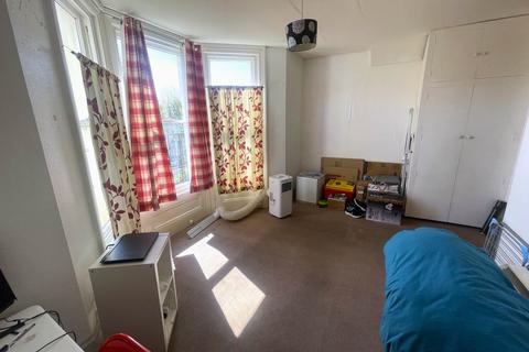 Studio to rent, St Aubyns, Hove, East Sussex