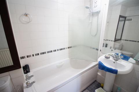 2 bedroom flat to rent, Bramwell Court, Gosforth, Newcatle Upon Tyne