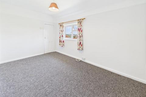 4 bedroom semi-detached house to rent, Haycombe Drive, Bath