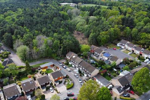 27 Clearsprings, Lightwater, GU18 5YL