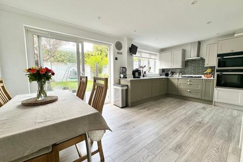 27 Clearsprings, Lightwater, GU18 5YL