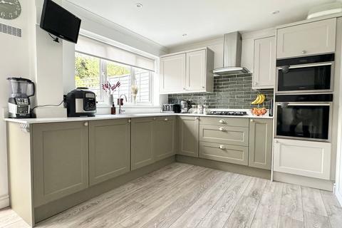 27 Clearsprings, Lightwater, GU18 5YL