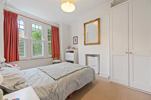 72 Oaklands Grove, London, W12 0JB