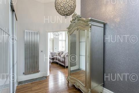 2 bedroom apartment to rent, Repton Park, Woodford Green, Essex IG8