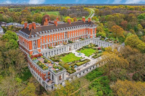 2 bedroom flat to rent, The Star and Garter, Richmond Hill, Richmond, London, TW10