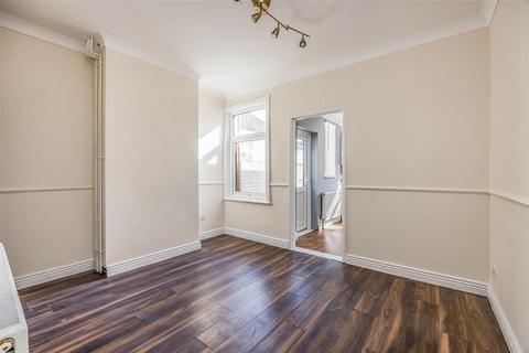 2 bedroom house for sale, Lynn Road, Portsmouth PO2