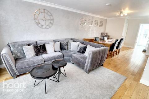 4 bedroom semi-detached house for sale, Chadacre Avenue, Clayhall