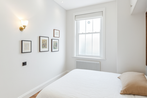 1 bedroom in a flat share to rent, Chatsworth Road,  London, NW2