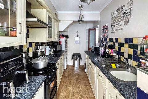 2 bedroom semi-detached house for sale, Weald Way, Romford, RM7 9PH