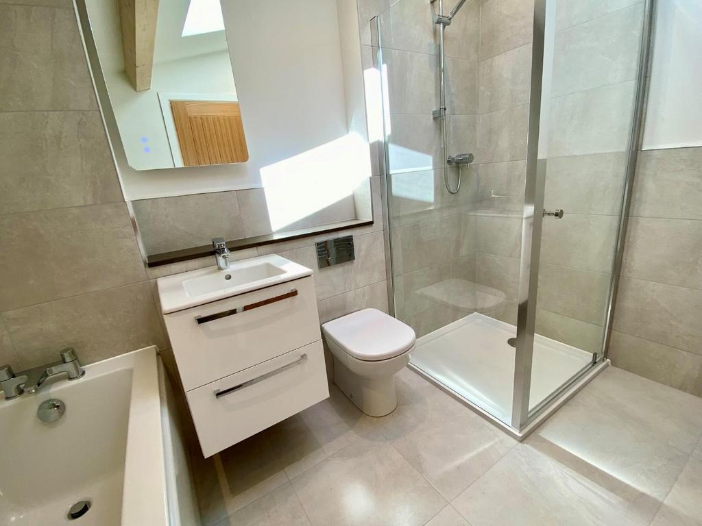 Ensuite1.jpg