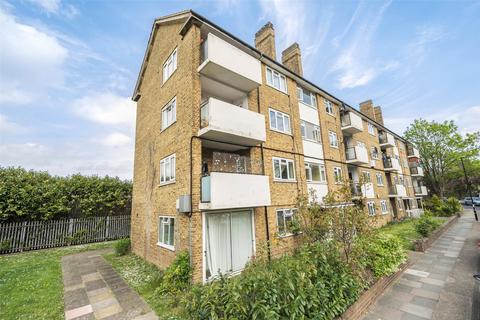 97 Ravens Way, London, SE12 8HB