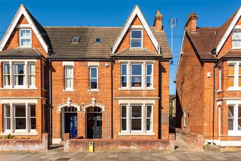 6 bedroom semi-detached house for sale