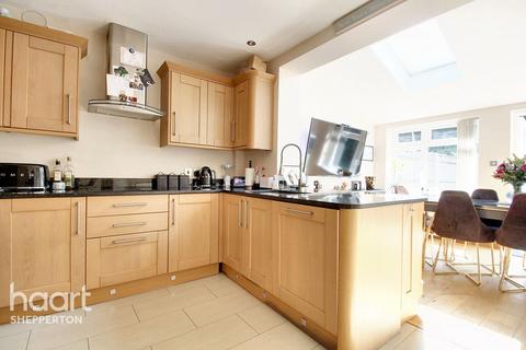 8 Howard Close, Sunbury-on-thames, TW16 7TQ
