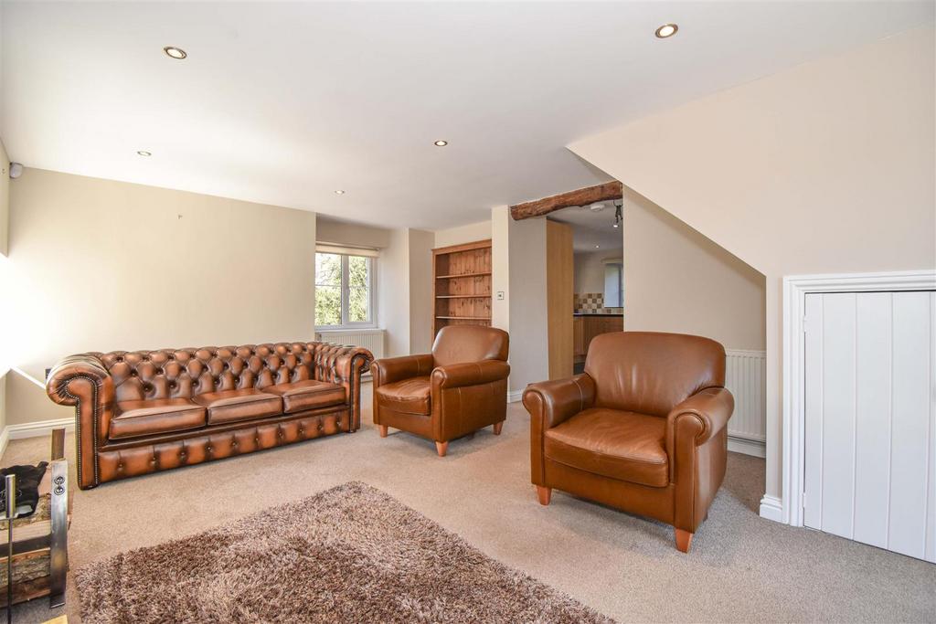 Kirkland Cottage Living Room b.jpg