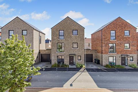 4 bedroom link detached house for sale, Gregory Park South, Cambridge, Cambridgeshire