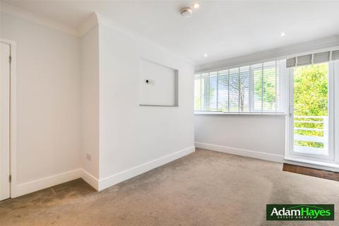 2 Park Gate, London, N2 8DJ