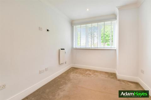 2 Park Gate, London, N2 8DJ
