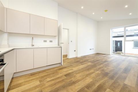 2 bedroom apartment for sale, CENTRAL DORKING, RH4