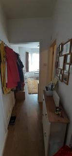 Studio to rent, Little Ilford Lane, London E12