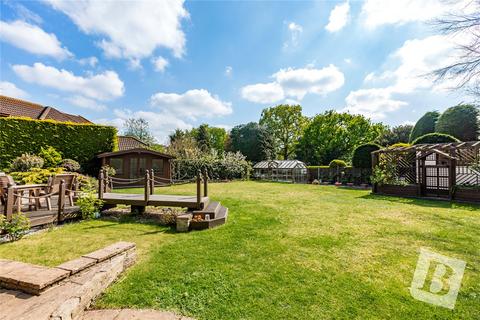 5 Mead Close, Romford, RM2 5NX