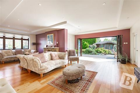 5 Mead Close, Romford, RM2 5NX