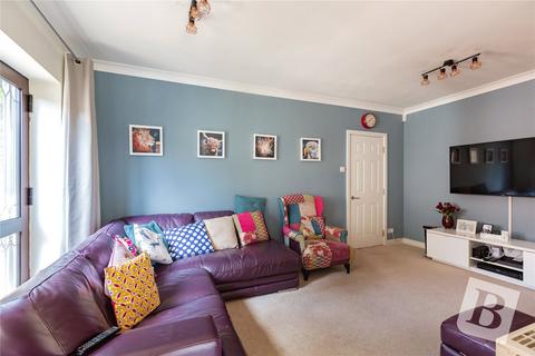 5 Mead Close, Romford, RM2 5NX