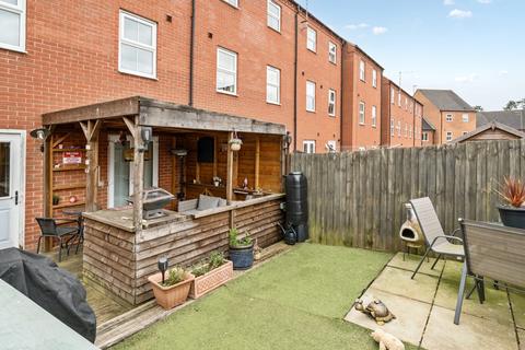33 Arran Close, Greylees, Sleaford, NG34 8FY