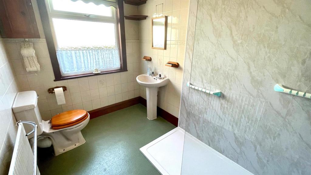 3 piece shower room
