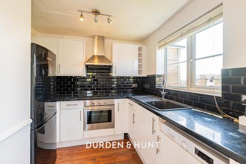 1 bedroom apartment for sale, Higham Station Avenue, Chingford, E4