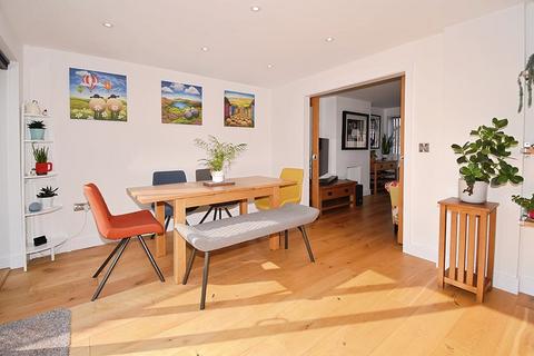 83 Sullivan Road, Exeter, EX2 5RB