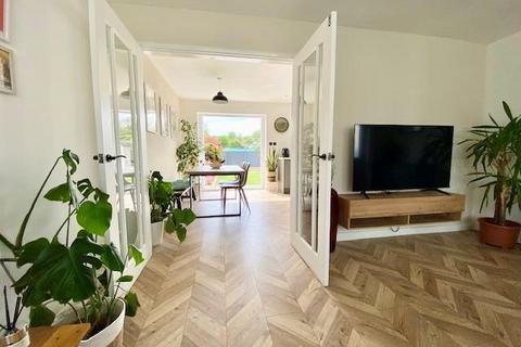 8 Sandgate Drive, Kippax, Leeds, LS25 7EY