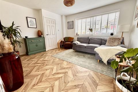 8 Sandgate Drive, Kippax, Leeds, LS25 7EY