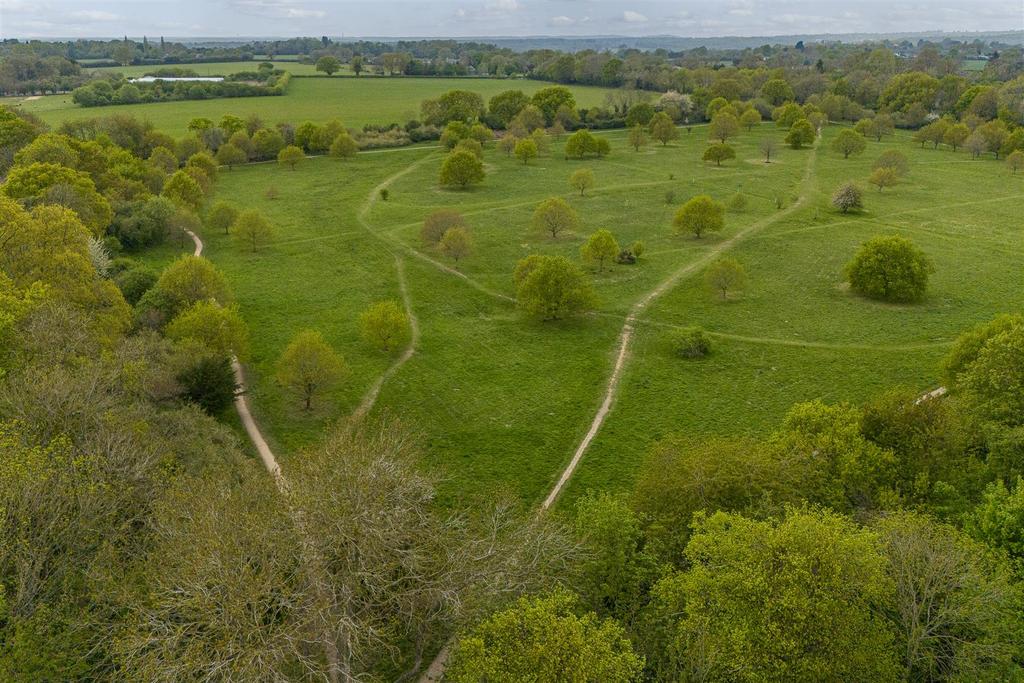 8 Toms Turn, HP15 7 DX Drone-1.jpg