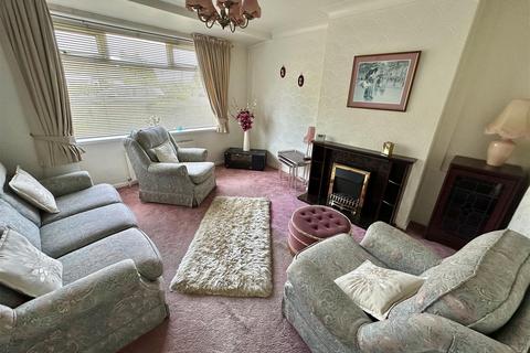2 bedroom semi-detached bungalow for sale, Leeds Old Road, Heckmondwike