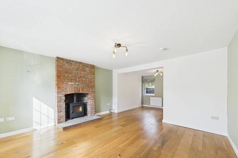 2 bedroom end of terrace house for sale, South Street, Middleton, YO25 9UB