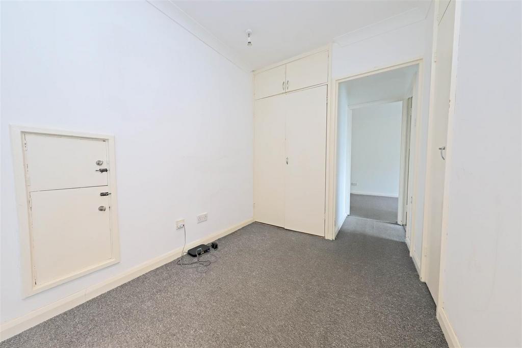 Nicholas james dolphin court hallway .jpg
