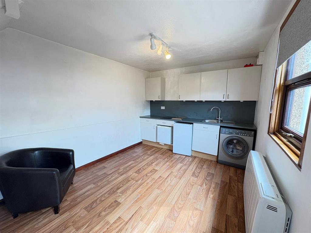 Living Space 1.jpg