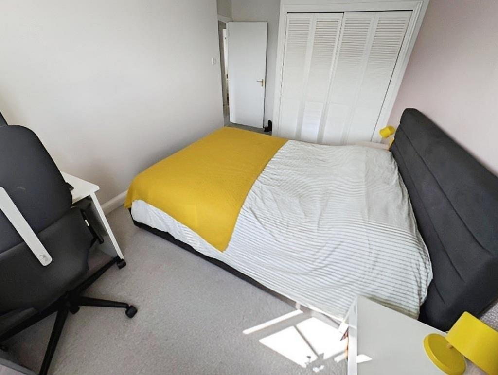 F9247b7f-bed 201a.jpg