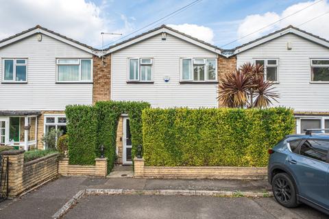 11 Endale Close, Carshalton, SM5 2HB