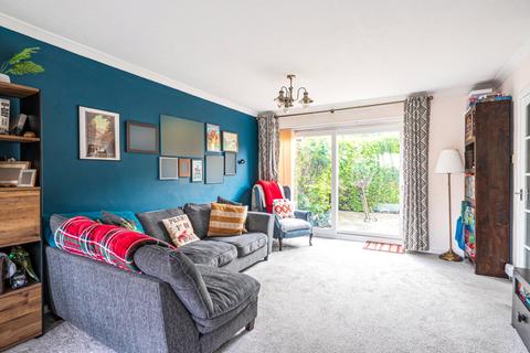 11 Endale Close, Carshalton, SM5 2HB
