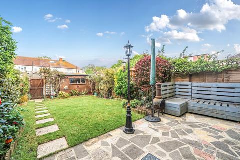 11 Endale Close, Carshalton, SM5 2HB