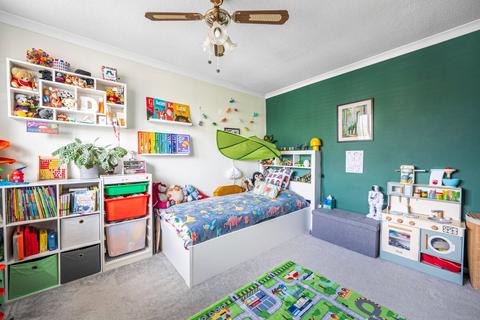11 Endale Close, Carshalton, SM5 2HB