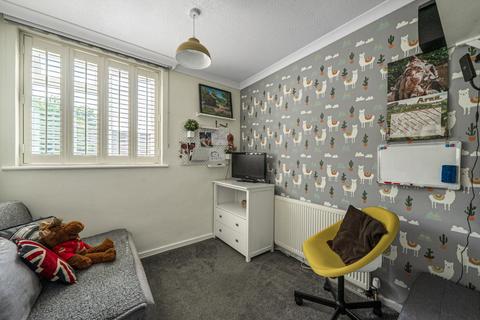11 Endale Close, Carshalton, SM5 2HB