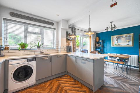 11 Endale Close, Carshalton, SM5 2HB