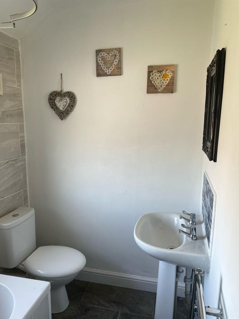This well-maintained bathroom features modern f...