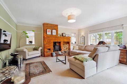 undefined, Chiltern Hills Road, Beaconsfield, HP9