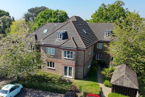2 bedroom apartment for sale, Woodgate Close, Cobham, Surrey, KT11