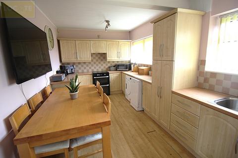 3 bedroom end of terrace house for sale, Woodbridge Road, Flixton