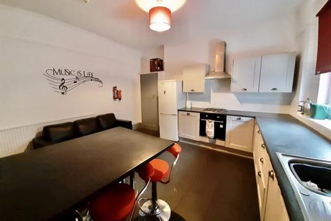 5 bedroom apartment to rent, Eaton Crescent, Swansea,