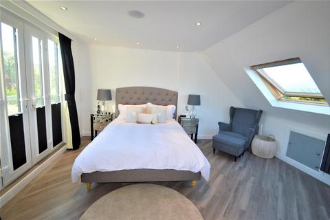 5 bedroom property to rent, Fairlands Avenue, Buckhurst Hill, IG9